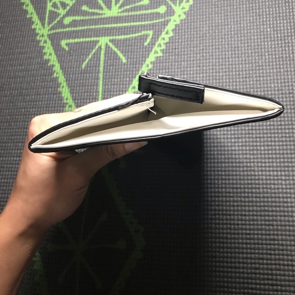 Benefit Cosmetics Makeup Bag - Picture 6 of 12